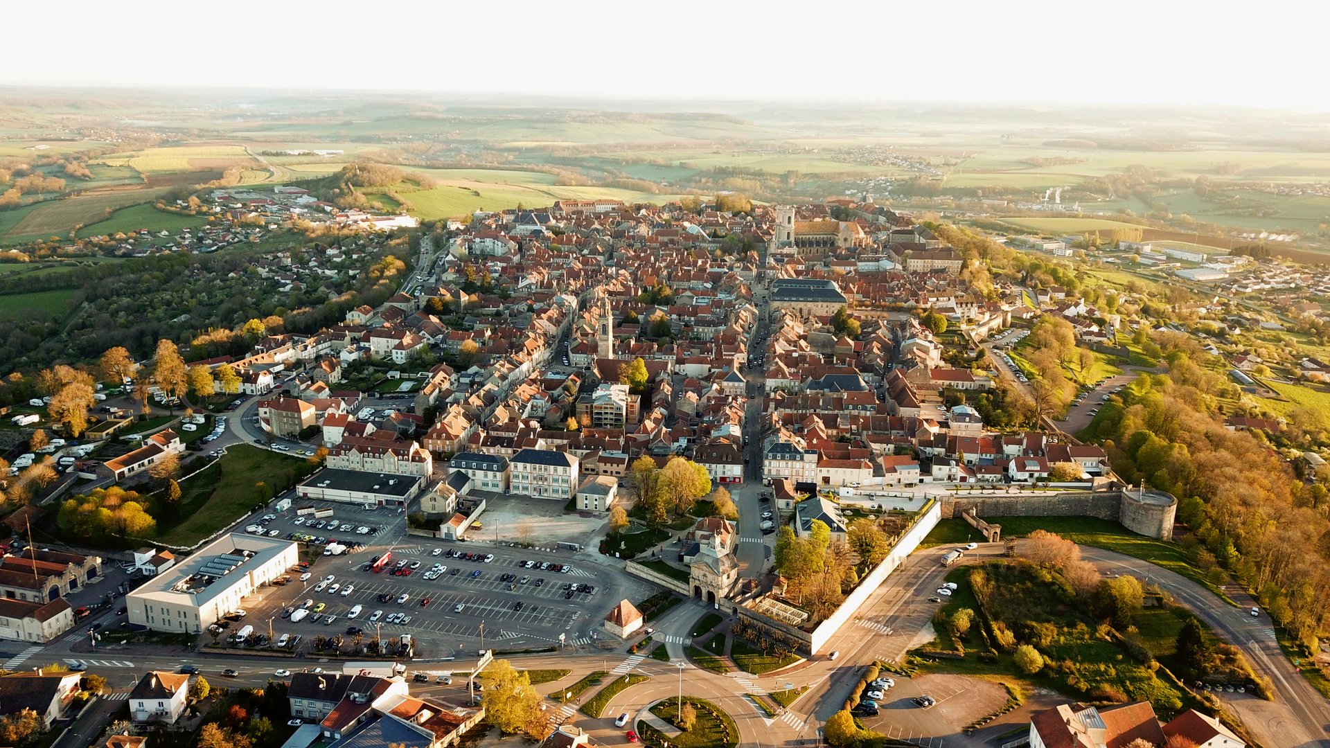 Vue aérienne de Langres, Haute-Marne — siège de Codium Electronique